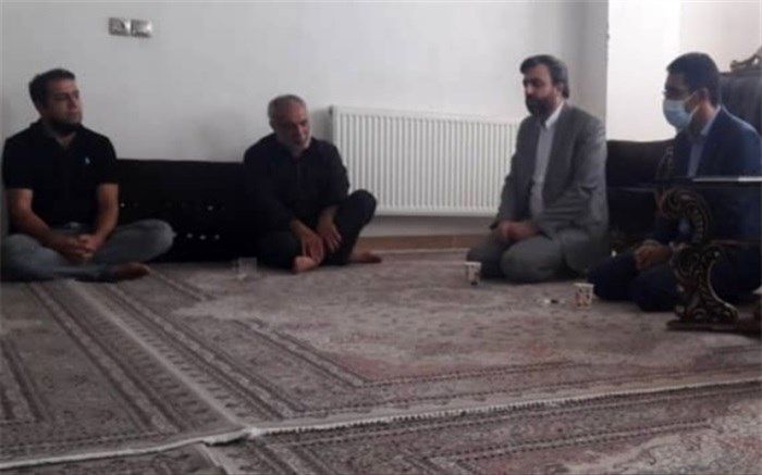 دیدار معاون پرورشی و فرهنگی آموزش و پرورش شهرستان‌های تهران با خانواده معلم فداکار، مرحوم داوود ستوده