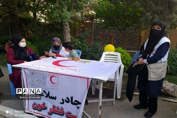 برگزاری ایستگاه سلامت و کنترل قند و فشار خون در شهرستان رباط کریم