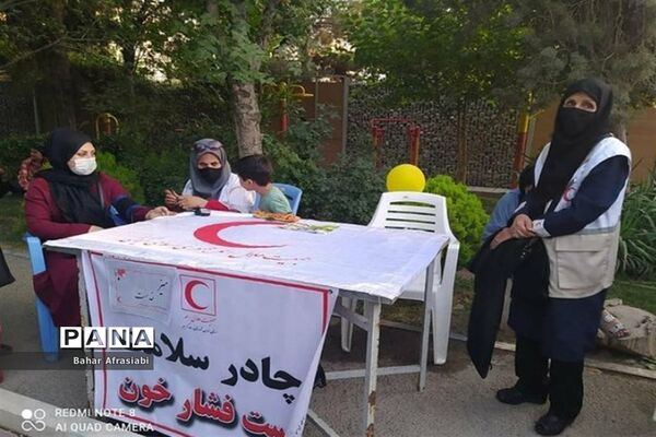 برگزاری ایستگاه سلامت و کنترل قند و فشار خون در شهرستان رباط کریم