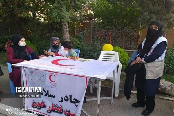 برگزاری ایستگاه سلامت و کنترل قند و فشار خون در شهرستان رباط کریم