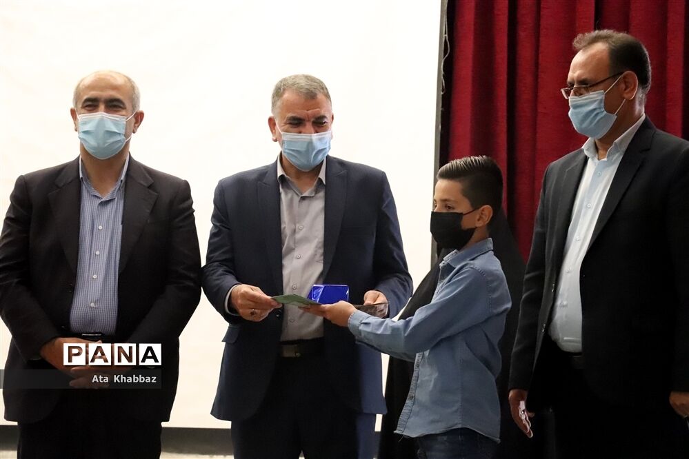 آئین تجلیل از برگزیدگان مسابقه اسطوره های مقاومت آموزش و پرورش در آذربایجان شرقی
