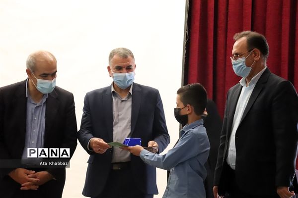 آئین تجلیل از برگزیدگان مسابقه اسطوره های مقاومت آموزش و پرورش در آذربایجان شرقی