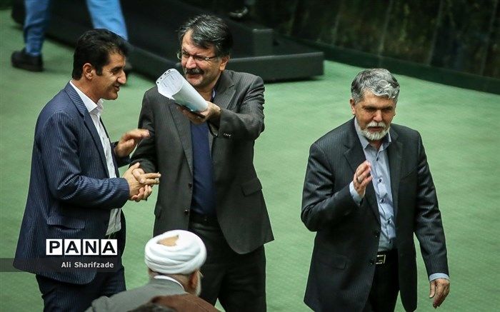 نماینده آبادان  از توضیحات وزیر ارشاد قانع شد