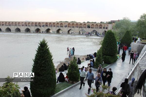 چشم اصفهان به زاینده رود روشن شد