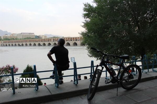 چشم اصفهان به زاینده رود روشن شد
