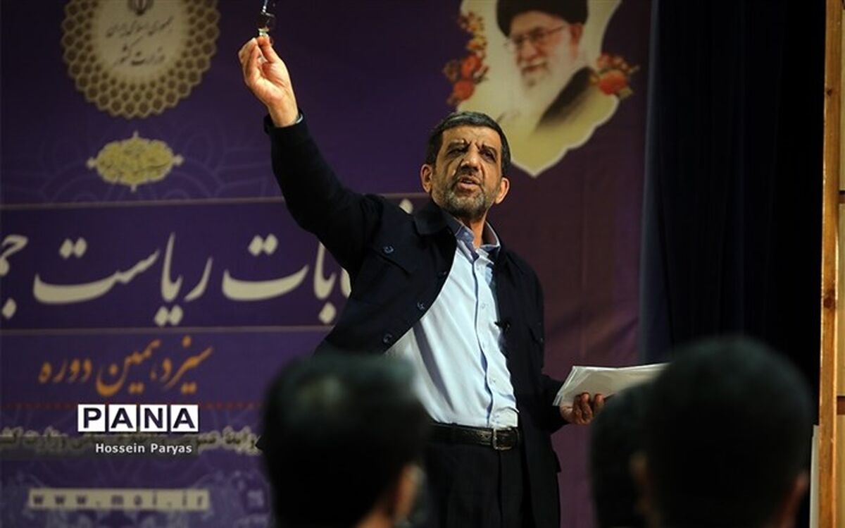 ضرغامی: سهم‌خواهی‌های تنفربرانگیز را کنار بگذاریم و زیر میز بزنیم