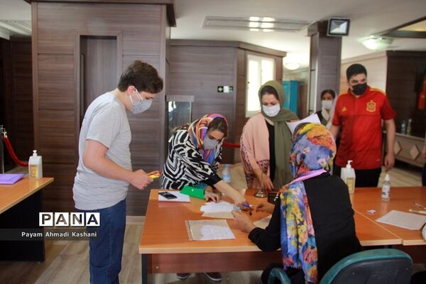 واکسناسیون بیماران بزرگسال اتیسم توسط انجمن اتیسم ایران در بیمارستان آتیه تهران