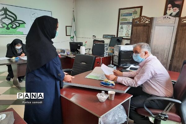 استقرار میز هدایت تحصیلی جهت مشاوره دانش آموزان منطقه ۱۳