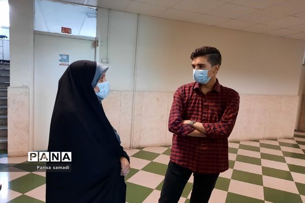 استقرار میز هدایت تحصیلی جهت مشاوره دانش آموزان منطقه ۱۳