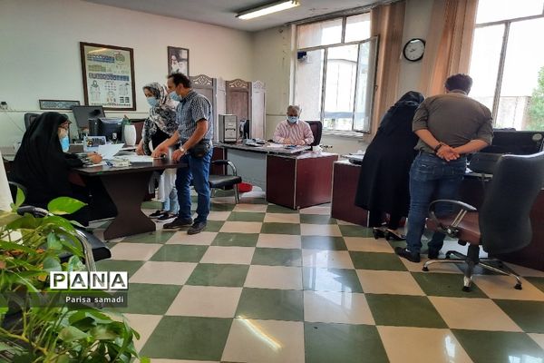 استقرار میز هدایت تحصیلی جهت مشاوره دانش آموزان منطقه ۱۳