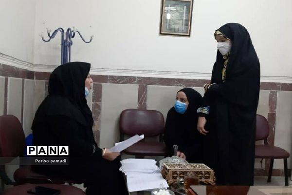 استقرار میز هدایت تحصیلی جهت مشاوره دانش آموزان منطقه ۱۳