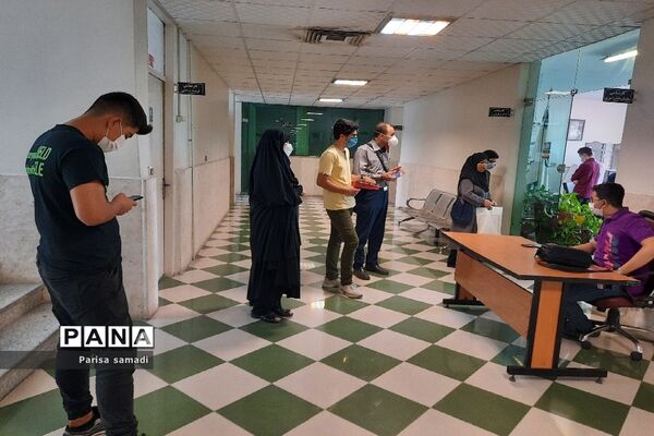 استقرار میز هدایت تحصیلی جهت مشاوره دانش آموزان منطقه ۱۳