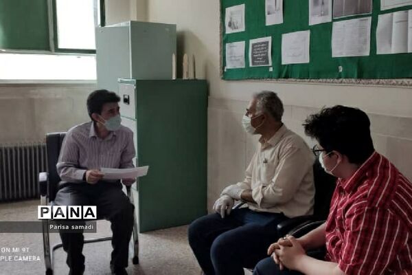استقرار میز هدایت تحصیلی جهت مشاوره دانش آموزان منطقه ۱۳