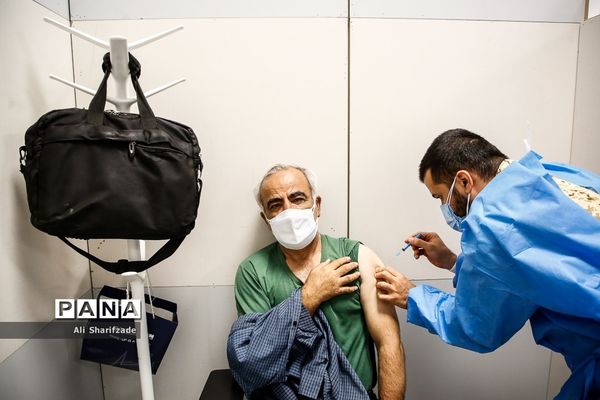 واکسیناسیون کرونا در ایران مال