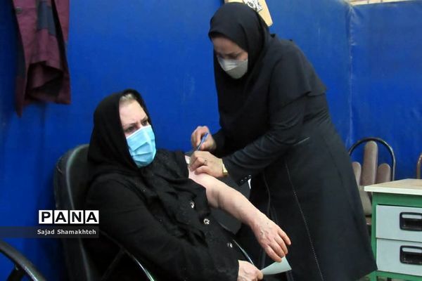 واکسیناسیون افرادبالای ۵۰ سال در اهواز