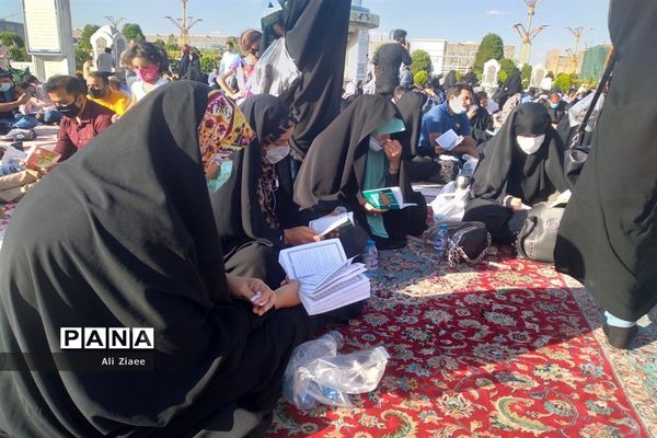 دعای عرفه در حرم مطهر رضوی