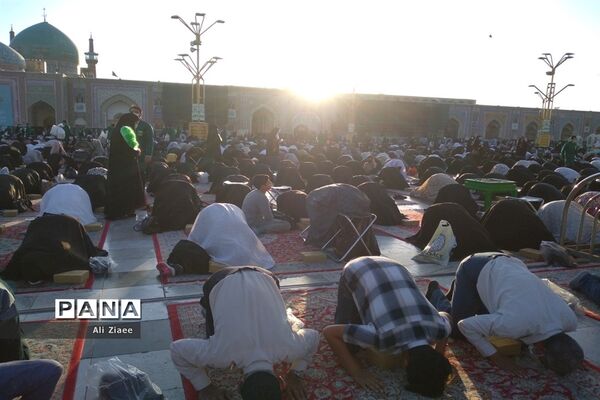 نماز عید قربان در حرم مطهر رضوی