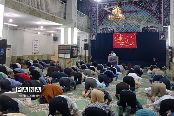 اقامه نماز عید قربان و مراسم قربانی کردن در امیدیه