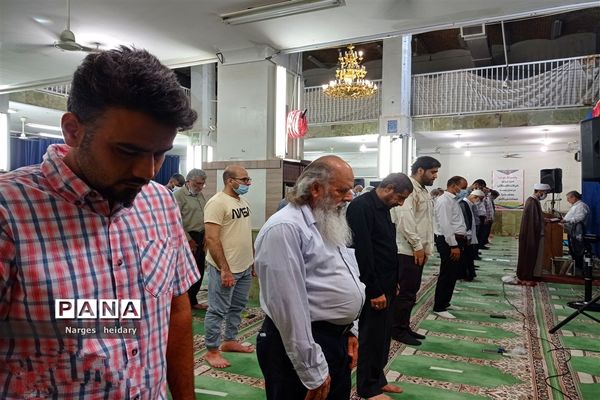 اقامه نماز عید قربان و مراسم قربانی کردن در امیدیه