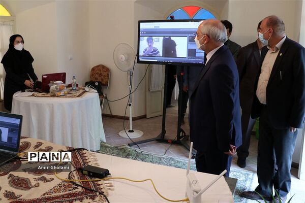 بازدید وزیر آموزش و پرورش از روند اجرای جشنواره فرهنگی هنری فردا