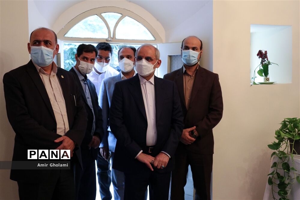بازدید وزیر آموزش و پرورش از روند اجرای جشنواره فرهنگی هنری فردا