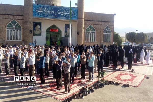 برگزاری نماز عید قربان در امامزاده سید محمد(ع) کاشمر