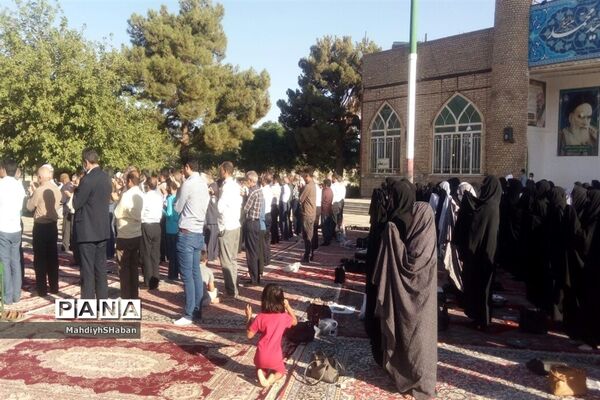 برگزاری نماز عید قربان در امامزاده سید محمد(ع) کاشمر