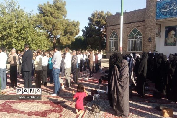 برگزاری نماز عید قربان در امامزاده سید محمد(ع) کاشمر