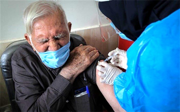 گریز 30 درصدی سالمندان از واکسیناسیون!