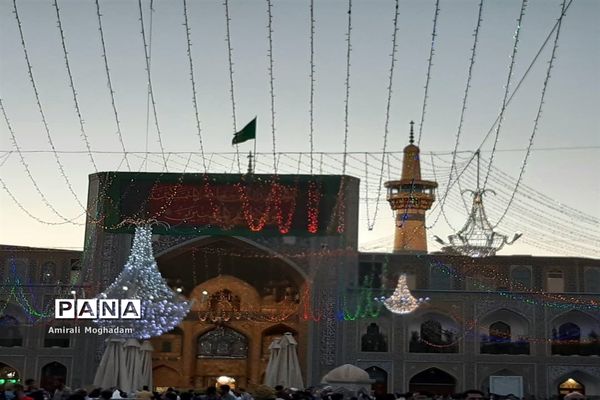 حال و هوای حرم مطهر رضوی  در دهه ولایت