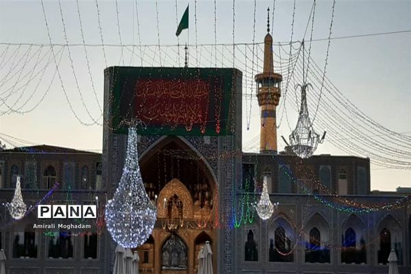 حال و هوای حرم مطهر رضوی  در دهه ولایت
