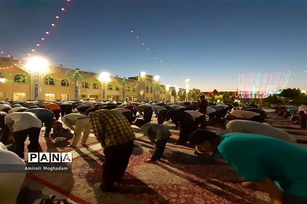 حال و هوای حرم مطهر رضوی  در دهه ولایت