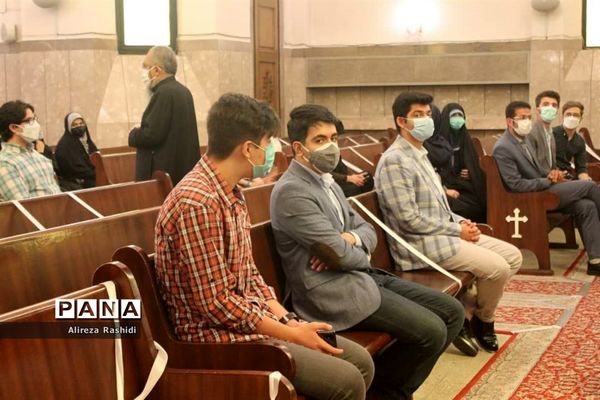 بازدید اعضای انجمن صلح و حقوق بشر جوانان از کلیسای گریگور