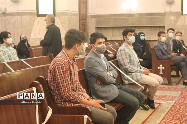 بازدید اعضای انجمن صلح و حقوق بشر جوانان از کلیسای گریگور