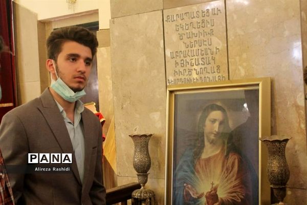 بازدید اعضای انجمن صلح و حقوق بشر جوانان از کلیسای گریگور