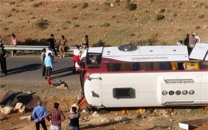 دیدار روزنامه‌نگاران پیشکسوت با حادثه دیدگان اتوبوس خبرنگاران