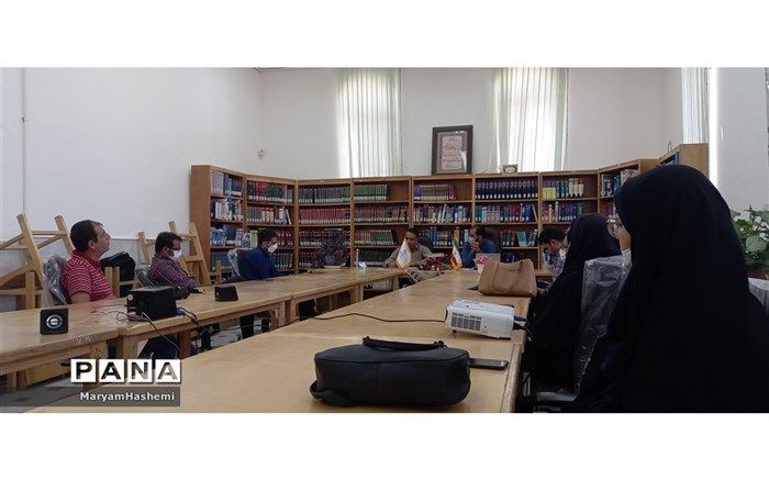برگزاری نشست نقد و بررسی کتاب در شهرستان بن