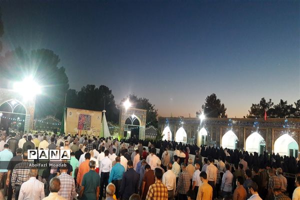 شور و شادی مردم به مناسبت عید سعید غدیر خم در امامزاده سید حمزه