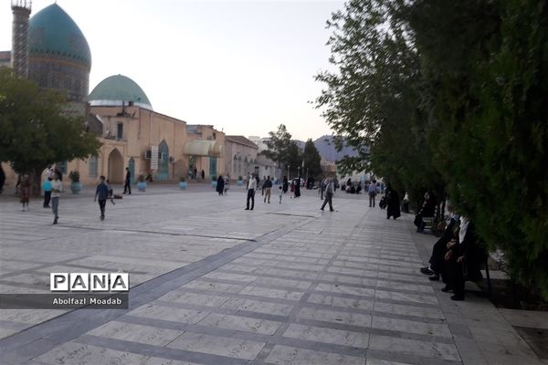 شور و شادی مردم به مناسبت عید سعید غدیر خم در امامزاده سید حمزه