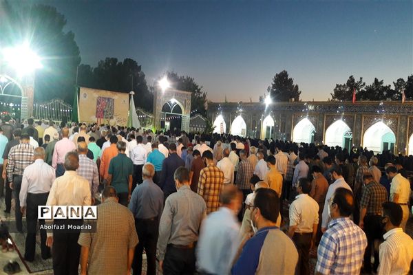 شور و شادی مردم به مناسبت عید سعید غدیر خم در امامزاده سید حمزه