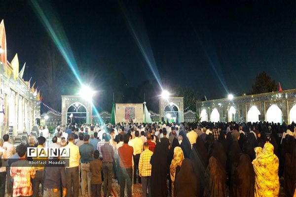 شور و شادی مردم به مناسبت عید سعید غدیر خم در امامزاده سید حمزه