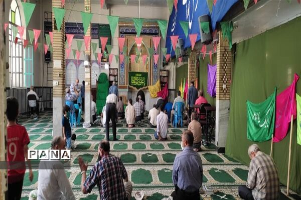 توزیع طهام در بین مردم به مناسبت عید غدیرخم