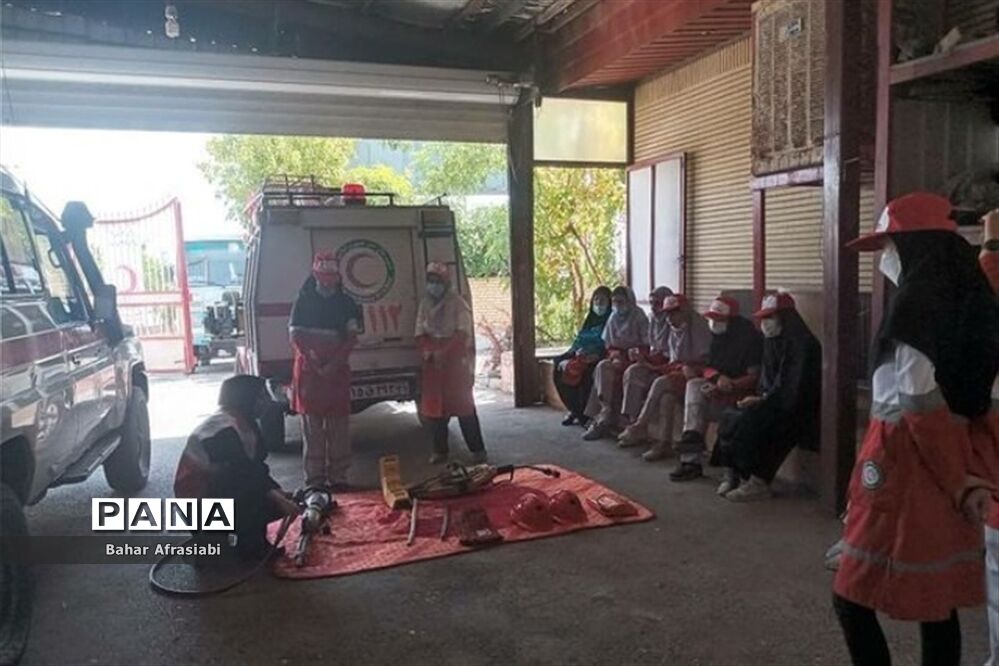 برگزاری دومین برنامه توان افزایی در پایگاه هلال احمر رباط کریم