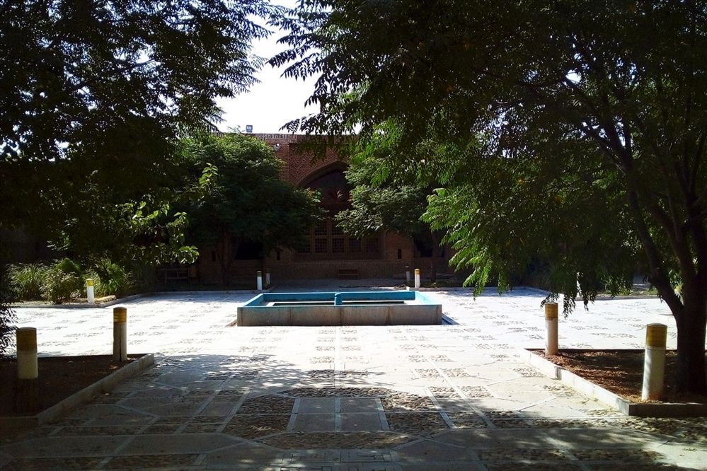 بازدید از کاروانسرای حاج کمال رباط کریم