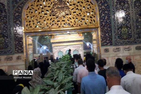 رعایت دستورالعمل‌های بهداشتی زائرین، در حرم مطهر امام رضا(ع)