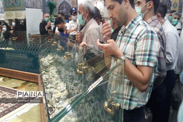 رعایت دستورالعمل‌های بهداشتی زائرین، در حرم مطهر امام رضا(ع)