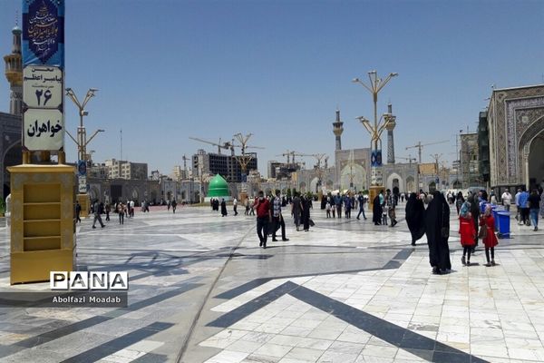 رعایت دستورالعمل‌های بهداشتی زائرین، در حرم مطهر امام رضا(ع)