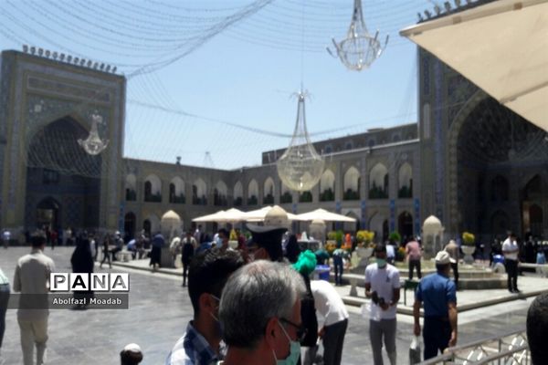 رعایت دستورالعمل‌های بهداشتی زائرین، در حرم مطهر امام رضا(ع)