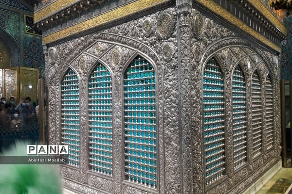 رعایت دستورالعمل‌های بهداشتی زائرین، در حرم مطهر امام رضا(ع)