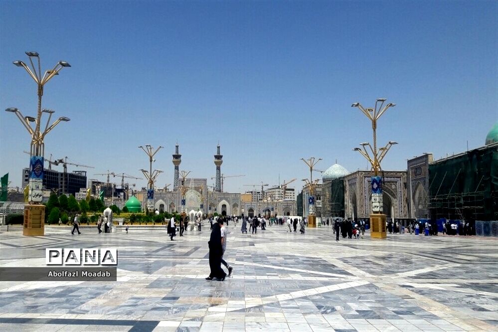رعایت دستورالعمل‌های بهداشتی زائرین، در حرم مطهر امام رضا(ع)